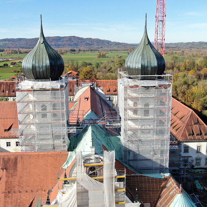 <h4>Türme des Klosters Don Boscos in Bendiktbeuern</h4><p>Sanierung des Hagelschadens von 2023</p>